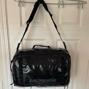 Patagonia Black Hole Mini MLC 26L Travel Pack. Black.